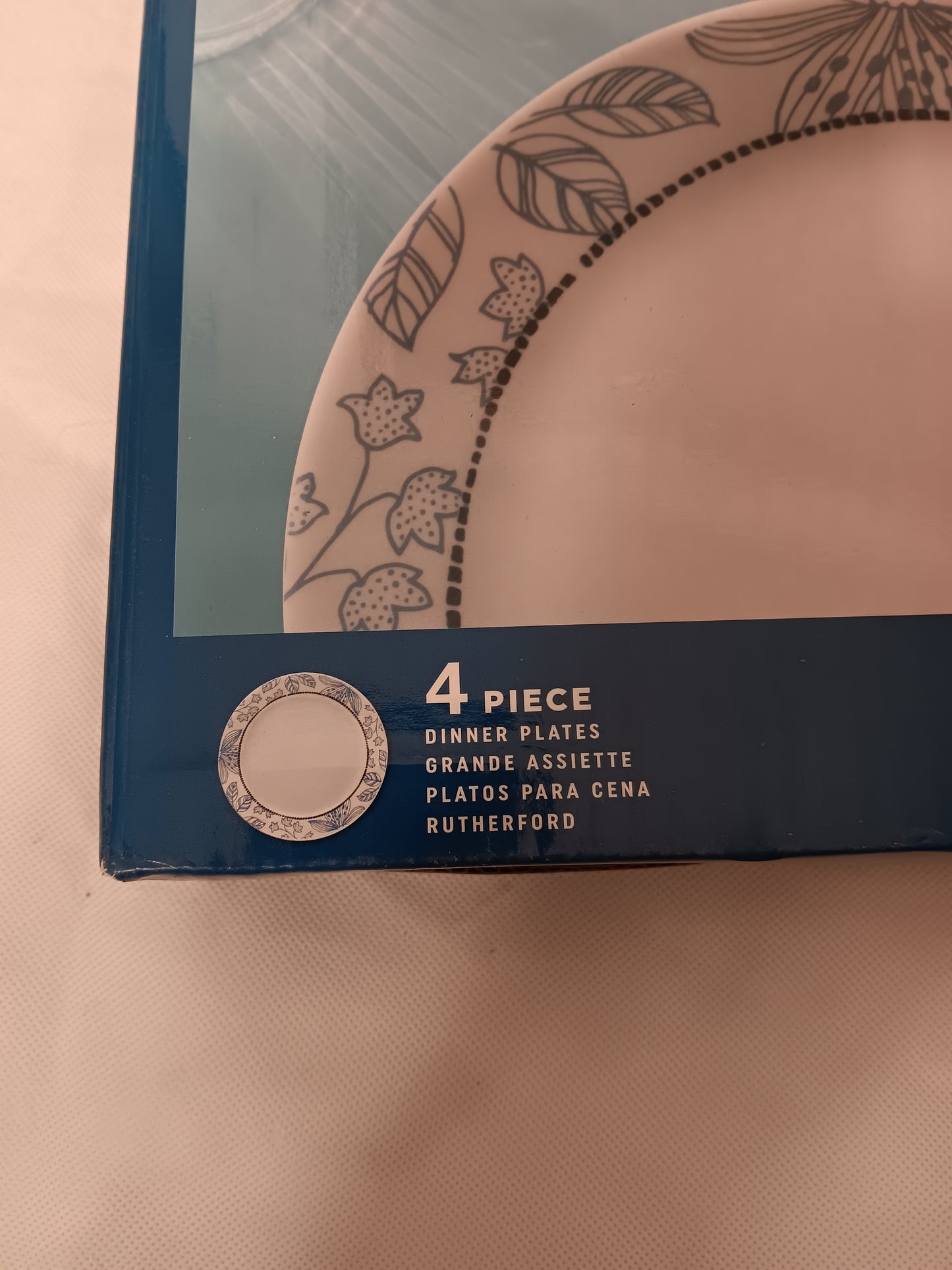 Corelle everyday expressions tempered glass dinner plates. Set of 4 brand new in box.